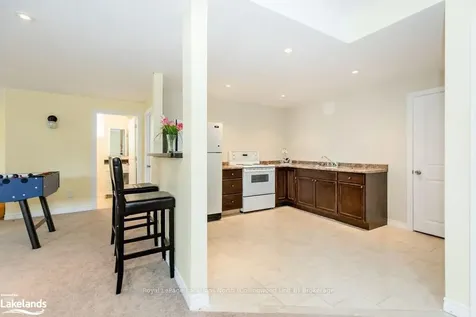 33 Grand Poplar Lane Wasaga Beach ON L9Z 0E2