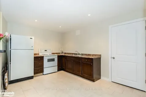 33 Grand Poplar Lane Wasaga Beach ON L9Z 0E2