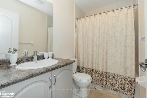 33 Grand Poplar Lane Wasaga Beach ON L9Z 0E2