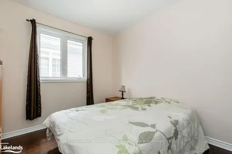 33 Grand Poplar Lane Wasaga Beach ON L9Z 0E2