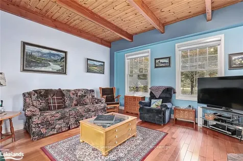 33 Silver Creek Drive Collingwood ON L9Y 4W8