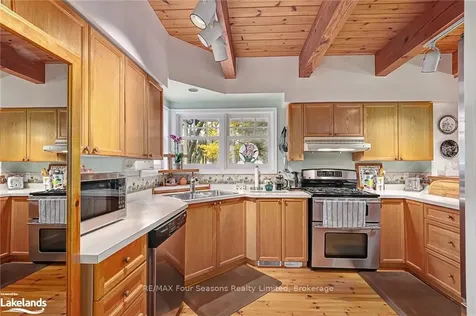 33 Silver Creek Drive Collingwood ON L9Y 4W8