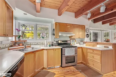 33 Silver Creek Drive Collingwood ON L9Y 4W8