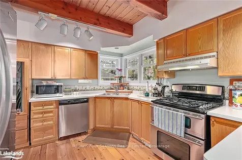 33 Silver Creek Drive Collingwood ON L9Y 4W8