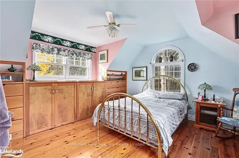 33 Silver Creek Drive Collingwood ON L9Y 4W8