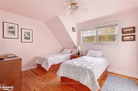 33 Silver Creek Drive Collingwood ON L9Y 4W8