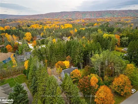 33 Silver Creek Drive Collingwood ON L9Y 4W8