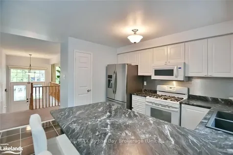 22 Silversands Crescent Wasaga Beach ON L9Z 1P8