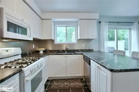 22 Silversands Crescent Wasaga Beach ON L9Z 1P8