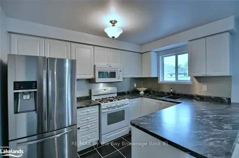22 Silversands Crescent Wasaga Beach ON L9Z 1P8