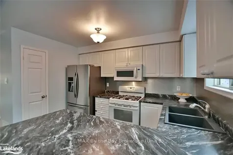 22 Silversands Crescent Wasaga Beach ON L9Z 1P8