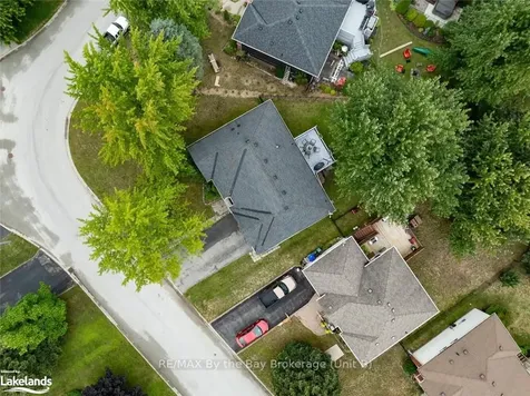 22 Silversands Crescent Wasaga Beach ON L9Z 1P8