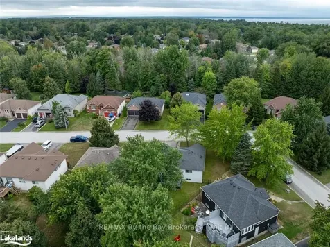 22 Silversands Crescent Wasaga Beach ON L9Z 1P8
