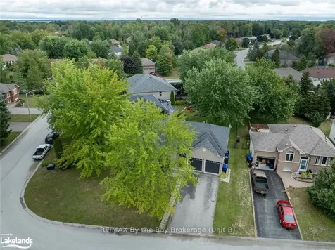 22 Silversands Crescent Wasaga Beach ON L9Z 1P8