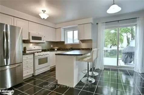 22 Silversands Crescent Wasaga Beach ON L9Z 1P8