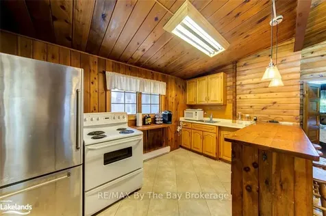 76 29th Street N Wasaga Beach ON L9Z 2E1