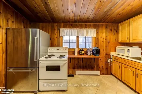 76 29th Street N Wasaga Beach ON L9Z 2E1
