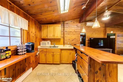 76 29th Street N Wasaga Beach ON L9Z 2E1