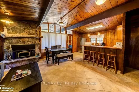 76 29th Street N Wasaga Beach ON L9Z 2E1
