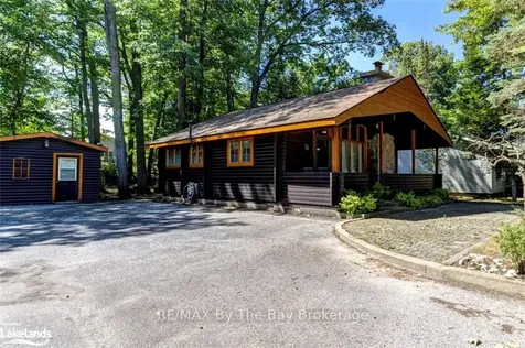 76 29th Street N Wasaga Beach ON L9Z 2E1