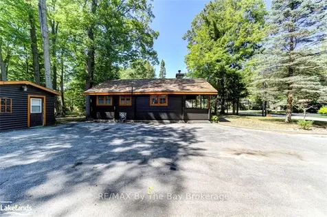 76 29th Street N Wasaga Beach ON L9Z 2E1