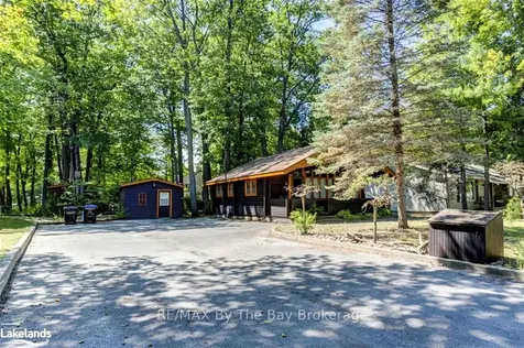 76 29th Street N Wasaga Beach ON L9Z 2E1