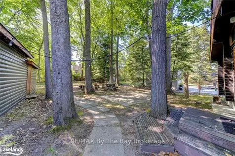 76 29th Street N Wasaga Beach ON L9Z 2E1