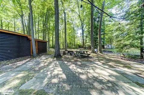 76 29th Street N Wasaga Beach ON L9Z 2E1