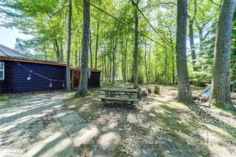 76 29th Street N Wasaga Beach ON L9Z 2E1