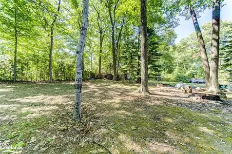 76 29th Street N Wasaga Beach ON L9Z 2E1
