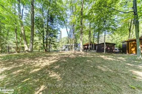 76 29th Street N Wasaga Beach ON L9Z 2E1