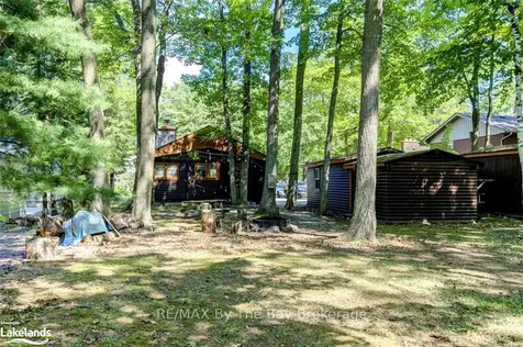 76 29th Street N Wasaga Beach ON L9Z 2E1