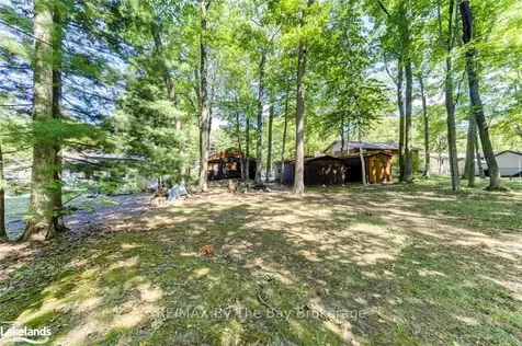 76 29th Street N Wasaga Beach ON L9Z 2E1