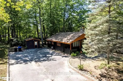 76 29th Street N Wasaga Beach ON L9Z 2E1