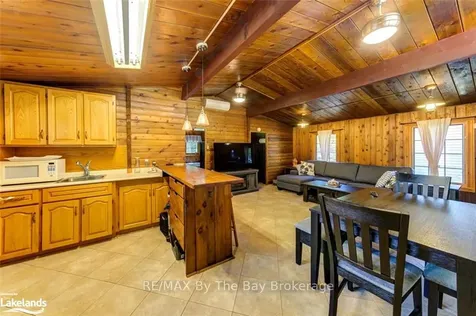 76 29th Street N Wasaga Beach ON L9Z 2E1