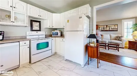 16 Kentucky Avenue Wasaga Beach ON L9Z 3A8