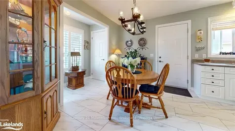 16 Kentucky Avenue Wasaga Beach ON L9Z 3A8