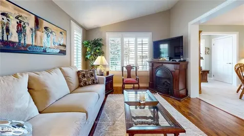 16 Kentucky Avenue Wasaga Beach ON L9Z 3A8