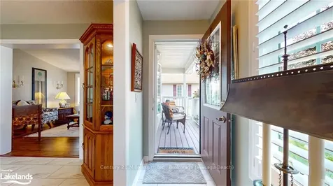 16 Kentucky Avenue Wasaga Beach ON L9Z 3A8