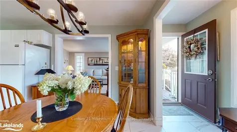 16 Kentucky Avenue Wasaga Beach ON L9Z 3A8