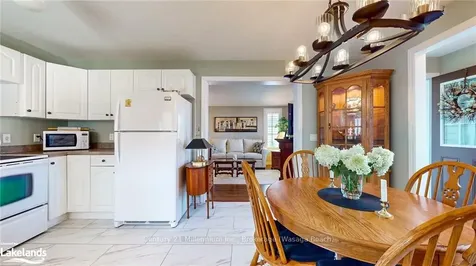 16 Kentucky Avenue Wasaga Beach ON L9Z 3A8