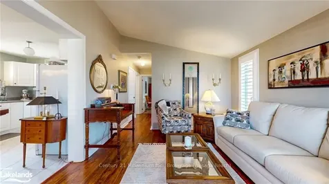 16 Kentucky Avenue Wasaga Beach ON L9Z 3A8
