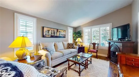 16 Kentucky Avenue Wasaga Beach ON L9Z 3A8