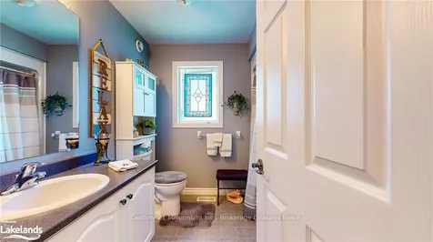 16 Kentucky Avenue Wasaga Beach ON L9Z 3A8