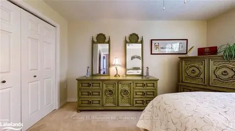 16 Kentucky Avenue Wasaga Beach ON L9Z 3A8