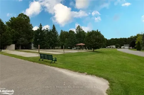 16 Kentucky Avenue Wasaga Beach ON L9Z 3A8