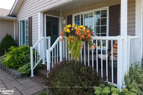 16 Kentucky Avenue Wasaga Beach ON L9Z 3A8