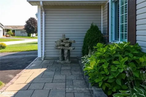 16 Kentucky Avenue Wasaga Beach ON L9Z 3A8