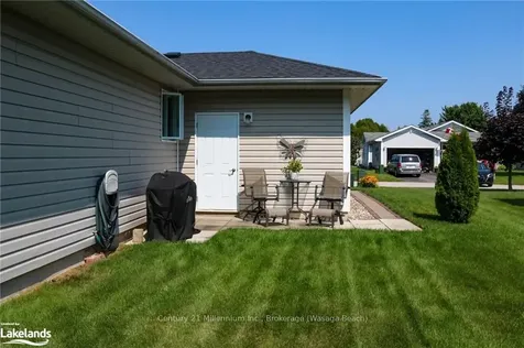 16 Kentucky Avenue Wasaga Beach ON L9Z 3A8