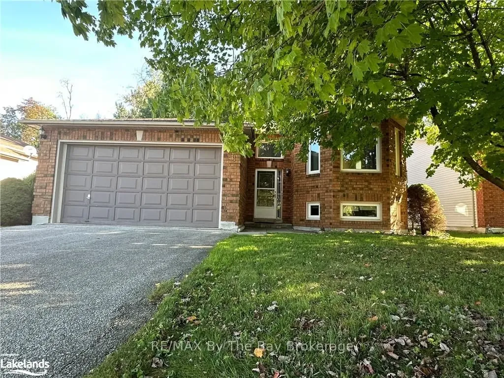 11 Evergreen Crescent Wasaga Beach ON L9Z 1B6